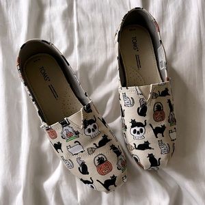 NWOT Halloween cats Toms